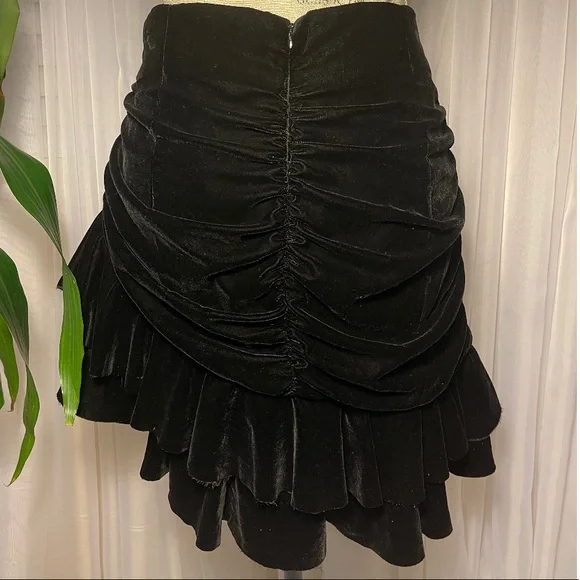 🔴SOLD🔴 Zara Black Velvet Ruched Asymmetrical Ruffle Mini Skirt Size Large - Picture 2 of 3